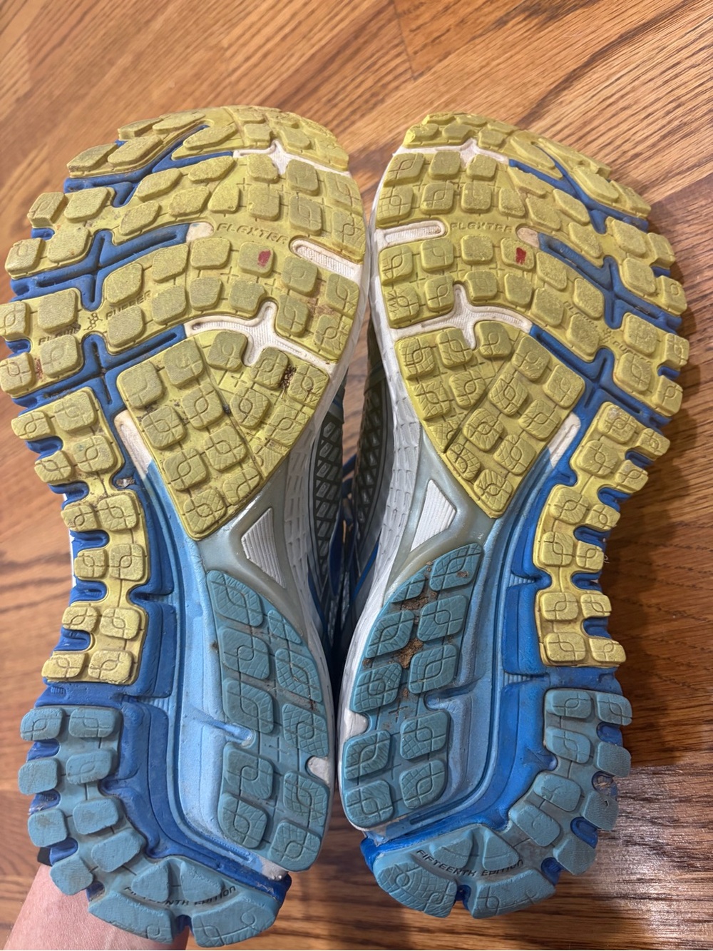 Brooks Adrenaline GTS 15 Athletic Running Shoes (8.5) - Picture 7 of 10